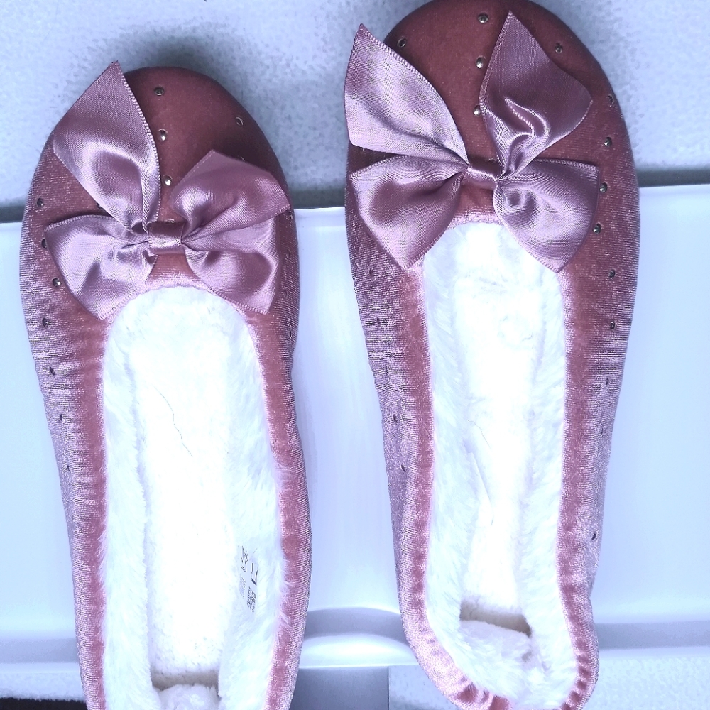 💲 Bundle 2 for $10 Rose gold slippers size 3-4